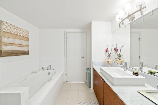 2602 - 400 Capilano Rd, Condo with 2 bedrooms, 2 bathrooms and 2 parking in Port Moody BC | Image 18