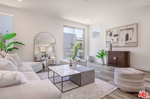 19508 Empire Ln, Northridge, CA, 91324-1678 | Card Image