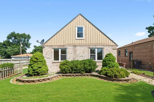 2612 W 98th St, Evergreen Park, IL, 60805-3236 | Card Image