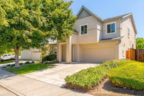 2500 Almanor Dr, Tracy, CA, 95304-5811 | Card Image