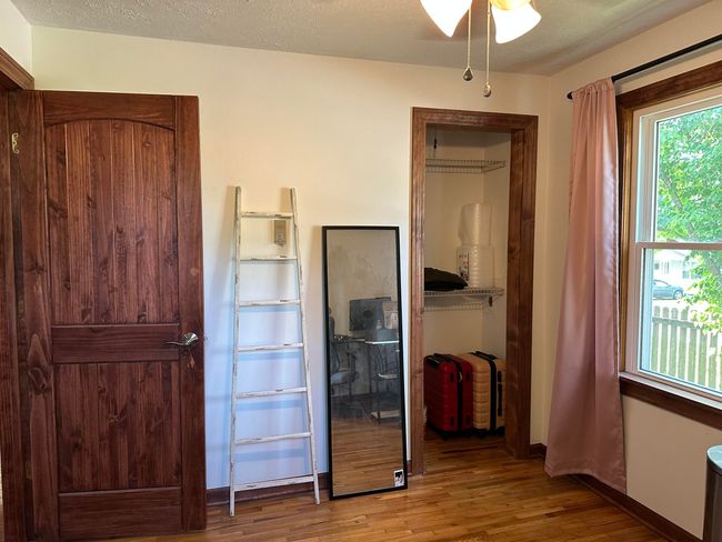 Bed 2 facing door | Image 18