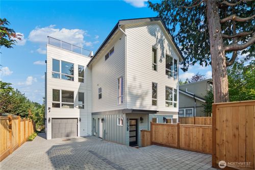 613 B 18th Ave E, Seattle, WA, 98112 | Card Image