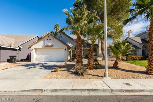 324 Redondo St, Henderson, NV, 89014-3546 | Card Image