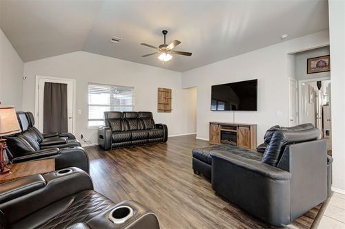465 Compass Drive, Yukon, OK, 73099 | Card Image