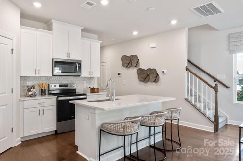 4163 Summit Woods Dr, Charlotte, NC, 28216-0390 | Card Image