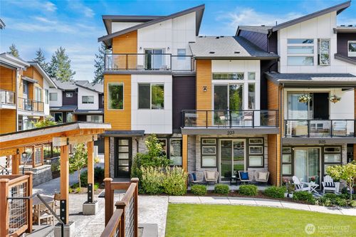 933 Dove Tail Ln Nw, Bainbridge Island, WA, 98110-5268 | Card Image