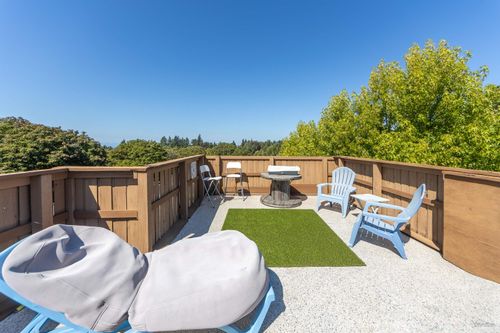 2141 W 47th Ave, Vancouver, BC, V6M2M6 | Card Image