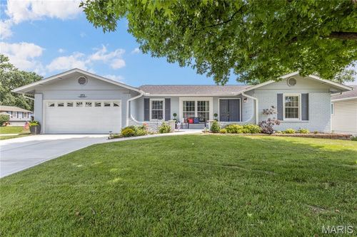 373 Sorrento Dr, Ballwin, MO, 63021-6453 | Card Image