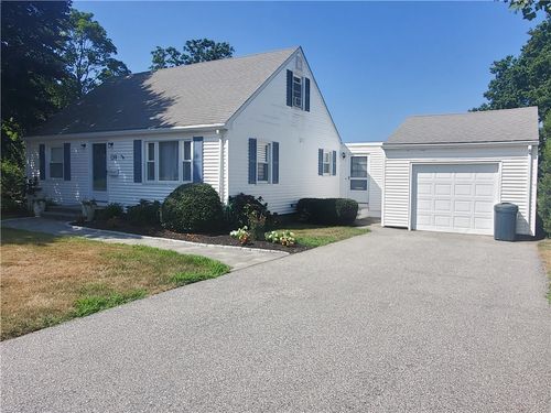 139 Coggeshall Ave, Newport, RI, 02840-4247 | Card Image