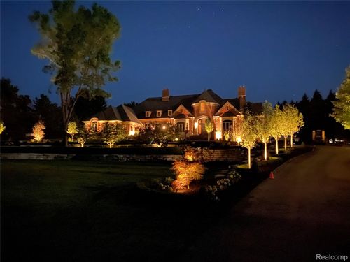 5165 Abbey Rd, Oakland Twp, MI, 48306-2405 | Card Image