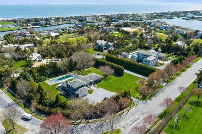 Located in the Quogue Estate Section | Image 29