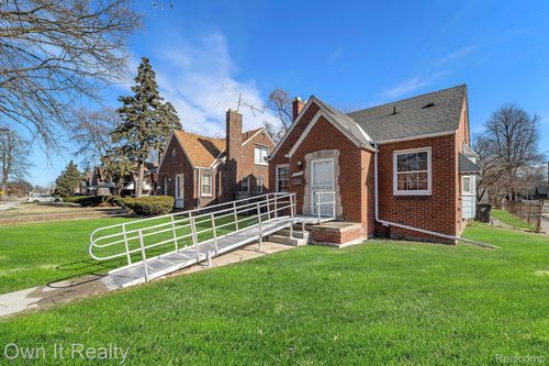 11800 Lansdowne St, Detroit, MI, 48224-4700 | Card Image