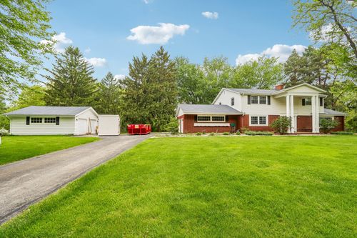 W326N6575 Sylvian Dr, Hartland, WI, 53029-9713 | Card Image