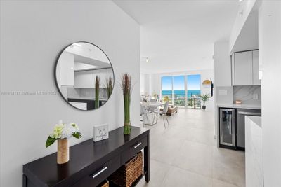 2505 - 90 Alton Rd, Condo with 1 bedrooms, 1 bathrooms and null parking in Miami Beach FL | Image 3