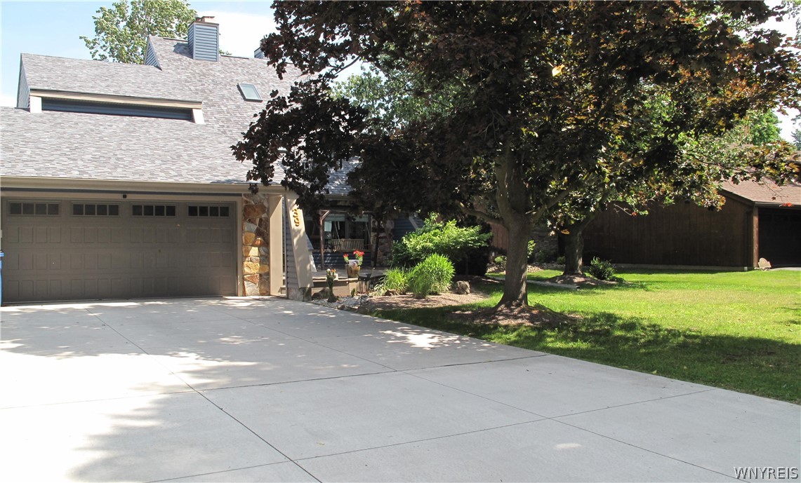 Shire Dr, East Amherst, NY 14051