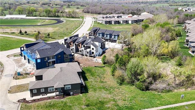 Aerial view with a residential view | Image 38