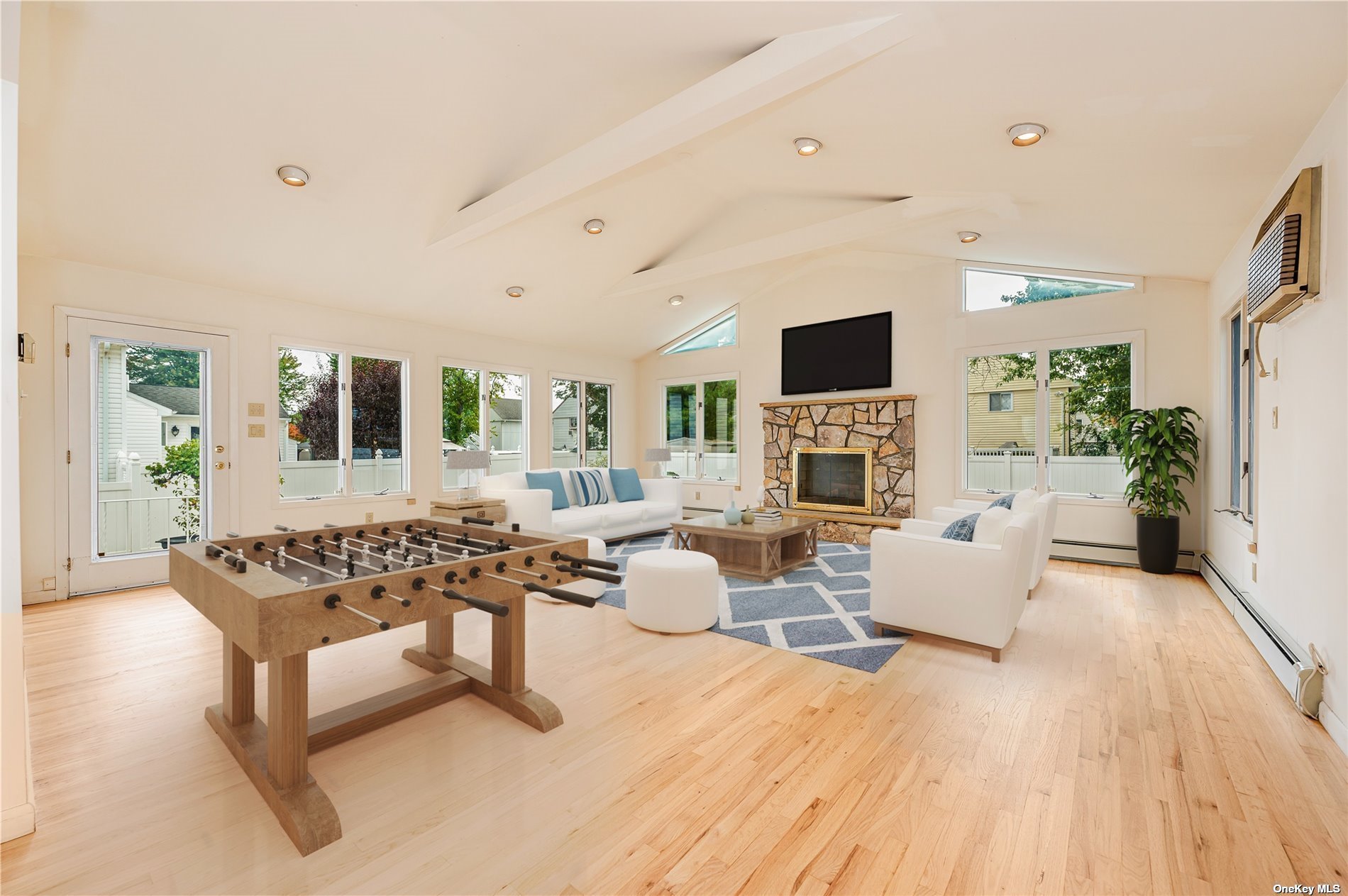 Henrietta Ave, Oceanside, NY 11572