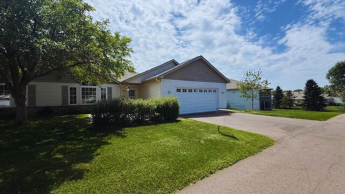 101 Bridgewater Trl, HUDSON, WI, 54016-7781 | Card Image