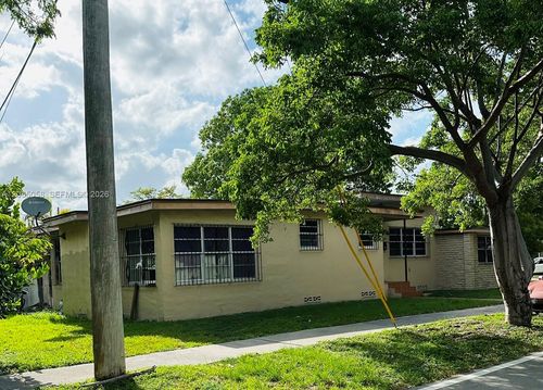 1300 Sw 58th Ave, West Miami, FL, 33144-5724 | Card Image