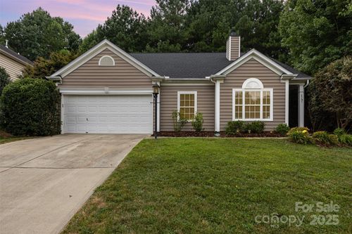 6533 Falls Lake Dr, Charlotte, NC, 28270-1149 | Card Image