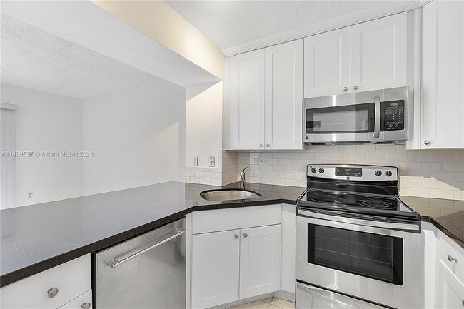 0 - 10127 Sw 77th Ct, Condo with 2 bedrooms, 1 bathrooms and null parking in Miami FL | Image 13