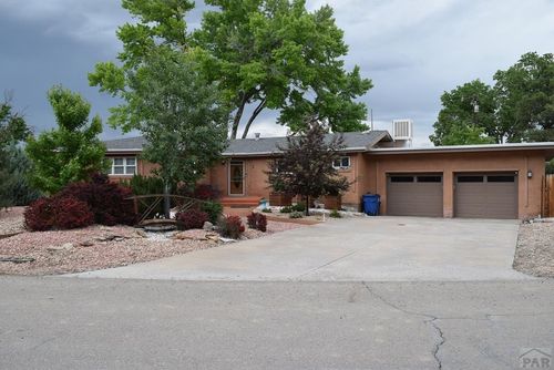 3 Twilight Ln, Pueblo, CO, 81005-1031 | Card Image