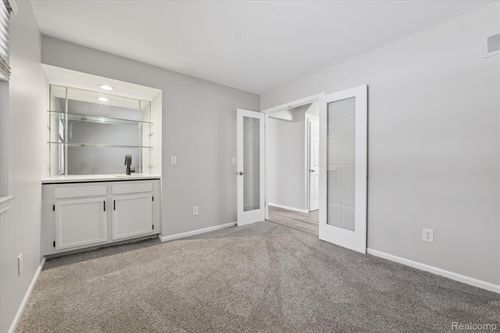 2728 Winter Park Ct, Rochester Hills, MI, 48309-1375 | Card Image