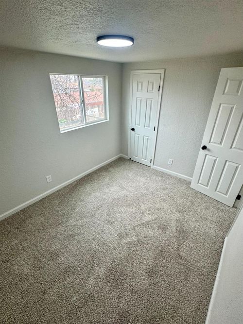 521 Imperial Ave, Modesto, CA, 95358-5515 | Card Image