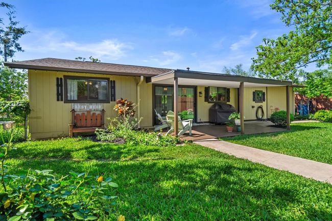 Ideally located just minutes from I-35, major employers, shopping, and dining—and within walking distance to Memorial Park and the new Heritage Trail West that connects the west side of Round Rock to downtown. | Image 32