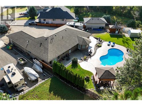 585 Coyote Dr, Kamloops, BC, V2C6T9 | Card Image