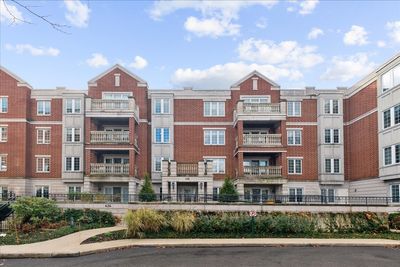 301 - 626 Homewood Avenue, Condo with 3 bedrooms, 3 bathrooms and 2 parking in Highland Park IL | Image 1