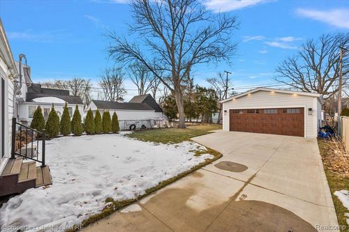 2191 Manchester Rd, Birmingham, MI, 48009-5892 | Card Image