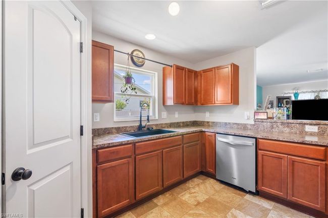 420 Se 13 Th Ct, House other with 4 bedrooms, 3 bathrooms and 2 parking in Cape Coral FL | Image 4