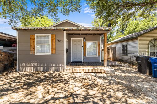 3537 S Laredo St, San Antonio, TX, 78207-6521 | Card Image