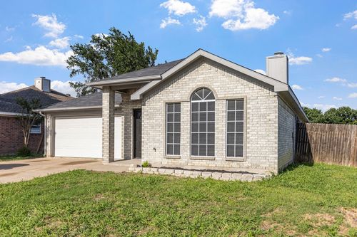6119 Wall St, Arlington, TX, 76018-4055 | Card Image