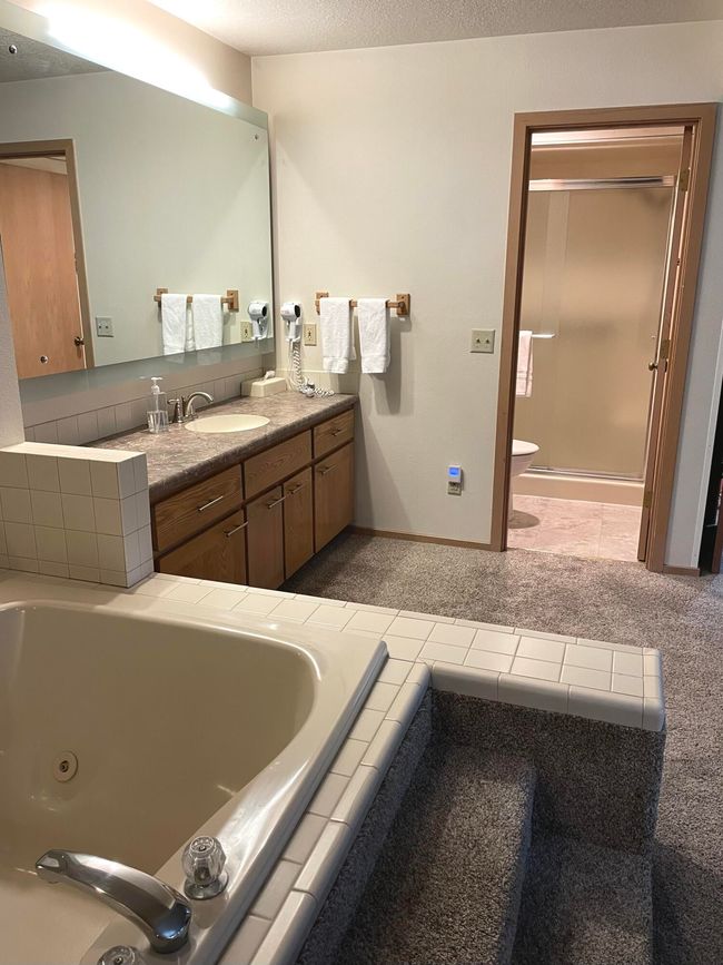 22-Primary Bedroom-Jettub-Vanity-Bathroo | Image 22