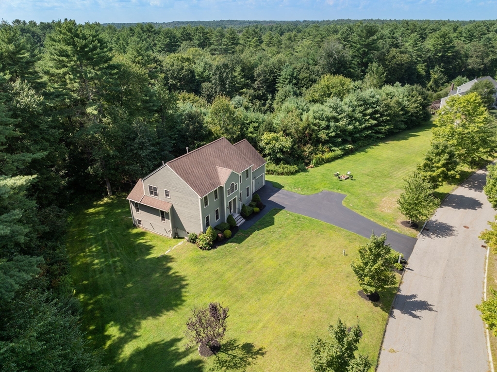 Willow Pl, Norfolk, MA 02056