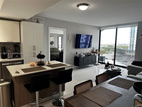 apt-703-5252 Nw 85th Ave, Doral, FL, 33166-5327 | Card Image