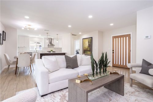 20341 Schoenborn St, Winnetka, CA, 91306-1336 | Card Image