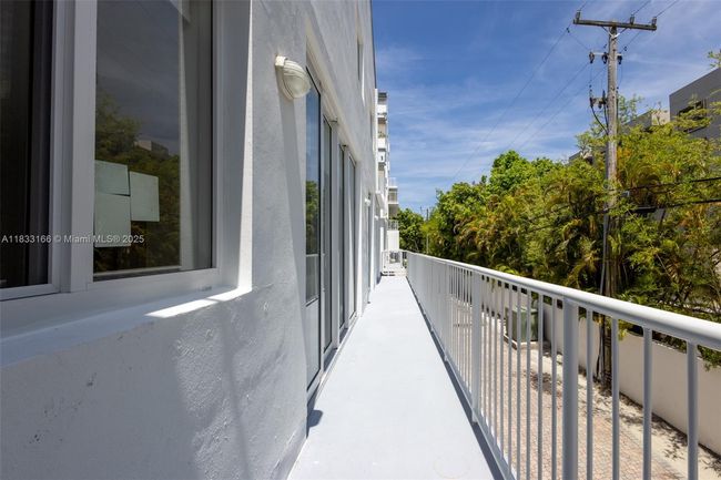 APT-101 - 50 Ocean Lane Dr, Condo with 3 bedrooms, 2 bathrooms and null parking in Key Biscayne FL | Image 50