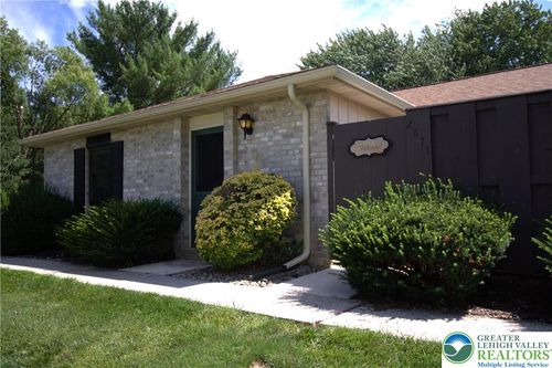 2871 Springhaven Pl, MACUNGIE, PA, 18062-1411 | Card Image