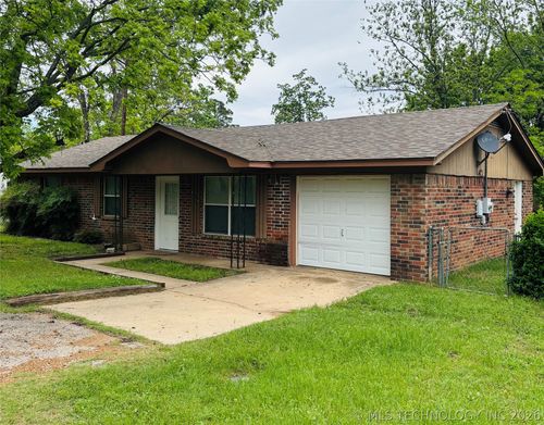 818 N J St, Hugo, OK, 74743-2236 | Card Image