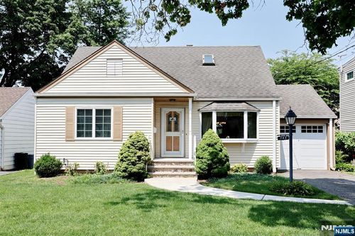 743 Palmer Ave, Maywood, NJ, 07607-1611 | Card Image