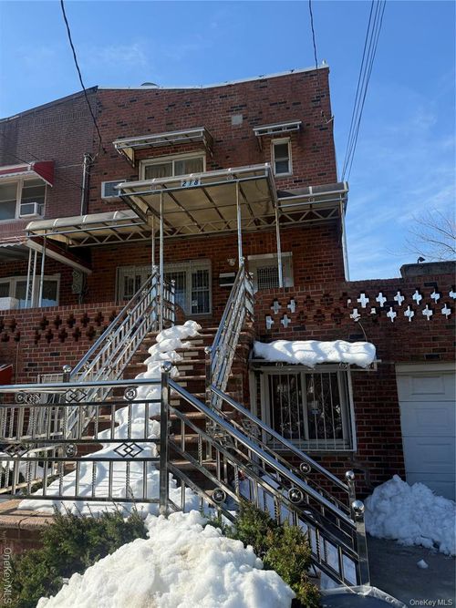 218 E 88th St, New York, NY, 10128-3302 | Card Image