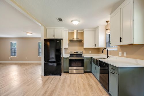 5593 Galaxy Dr, Crestview, FL, 32539-8554 | Card Image