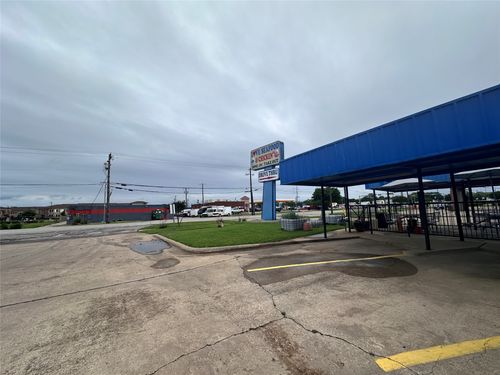 313 Castle Dr, Garland, TX, 75040-5113 | Card Image