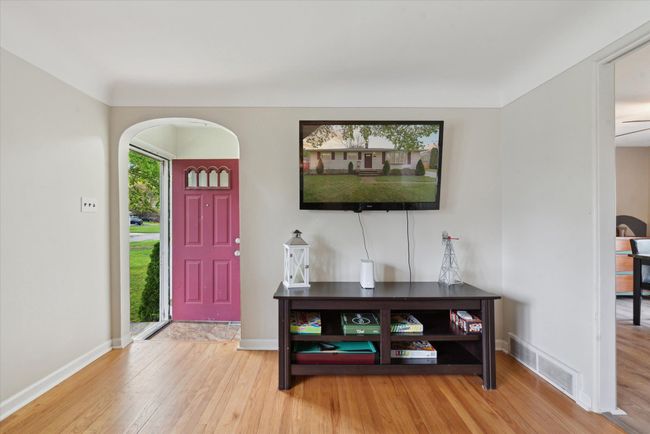 Entrance/Living Room | Image 4