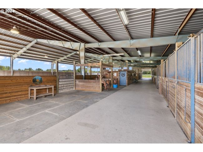 12430 S Oak Grove Rd, House other with 3 bedrooms, 4 bathrooms and 6 parking in Canby OR | Image 9