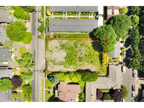 2226 Ne Weidler St, Portland, OR, 97232-1671 | Card Image