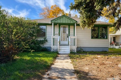 660 3rd Avenue Ne, Swift Current, SK, S9H2H5 | Card Image